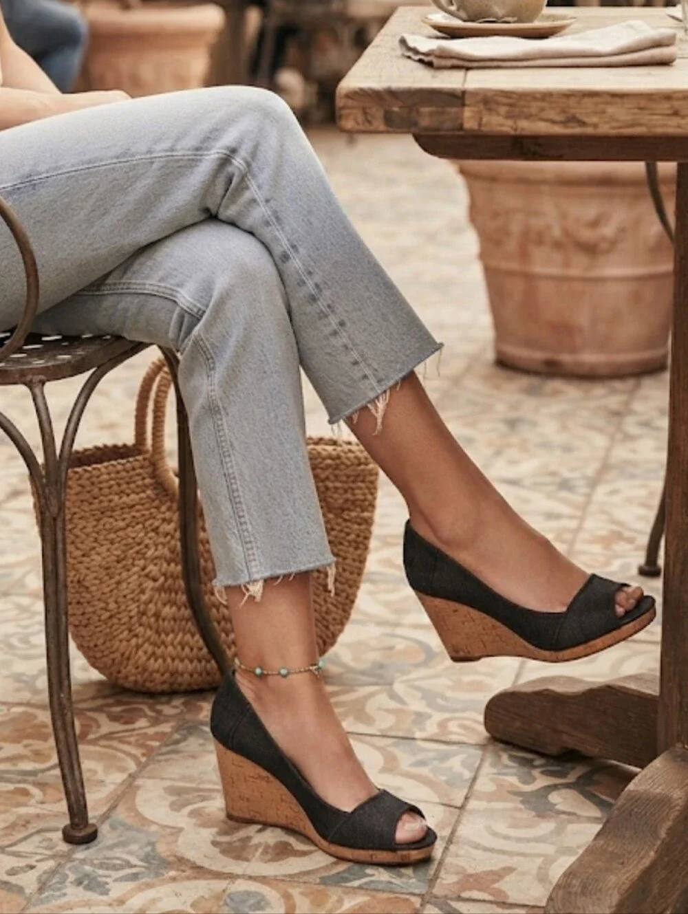 Toms Women's Stella wedge shoes in a  black denim fabric Size  8.5